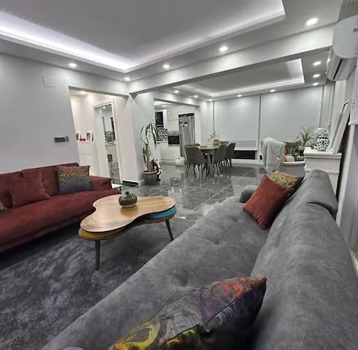 Bahceli Verandali Sirin Ev Havalimanina Yakin Villa *