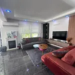Bahçeli Verandalı şirin Ev Havalimanına Yakın Villa